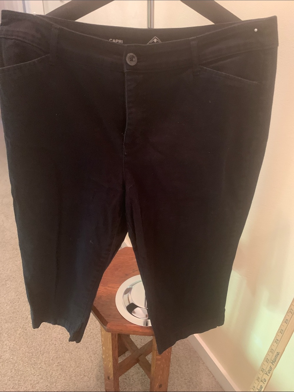 St. John's Bay Black Capri Pants